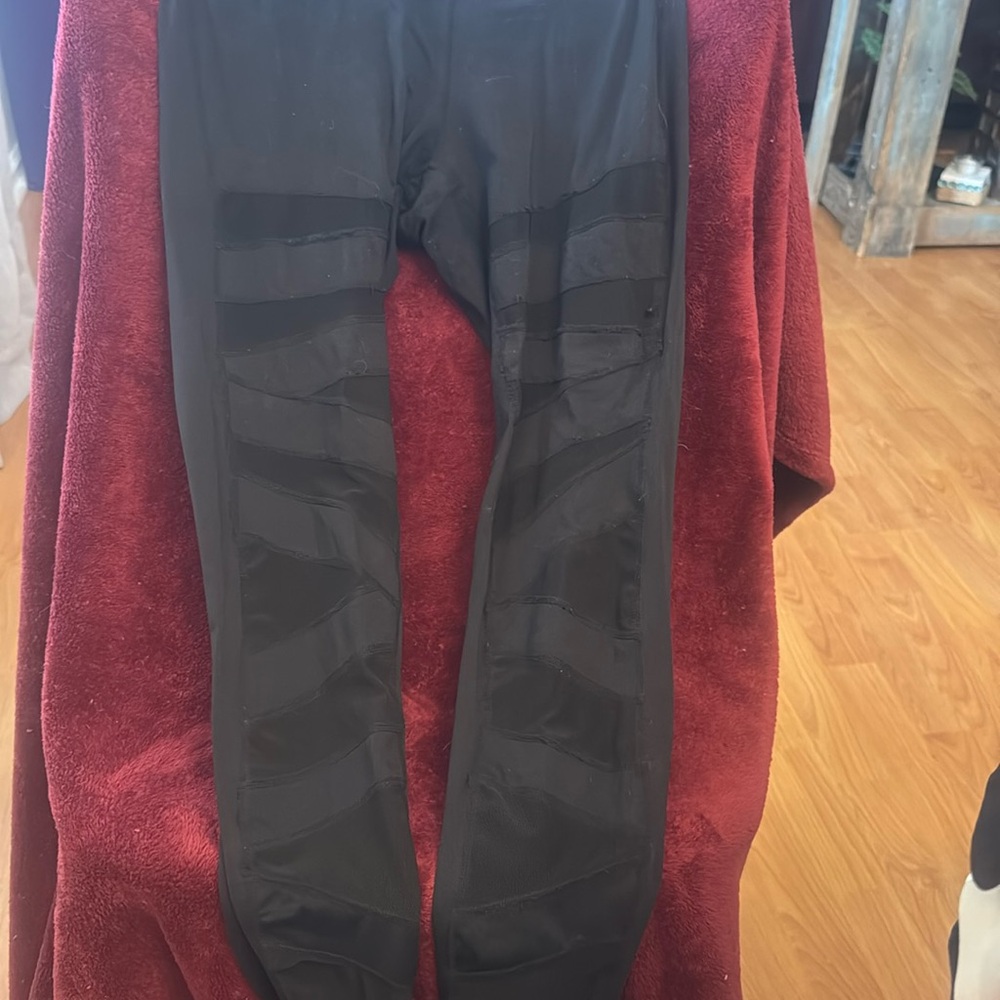 Beyond Yoga Vented Mesh Leggings Medium